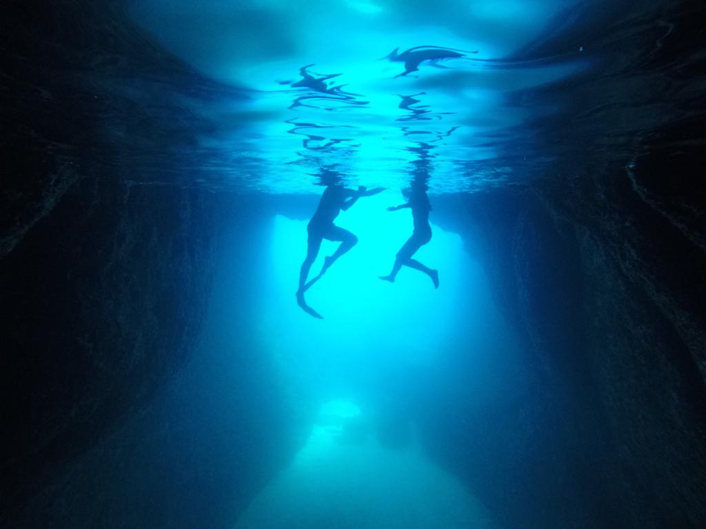 Grotta delle Meraviglie a Leuca durante escursione in barca a vela